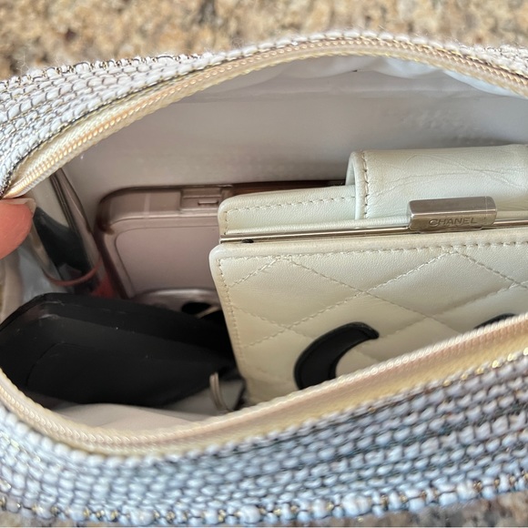 NEW CHANEL Holiday 2022 Woven Tweed Pouch Clutch -Converted To Crossbody Bag - Picture 12 of 13